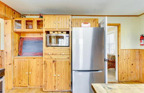 Hike, Fish and Explore Family Cabin in Sulphur! - Foto 14