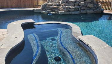 Private Retreat with Pond, Pool and Hot Tub - Foto 2