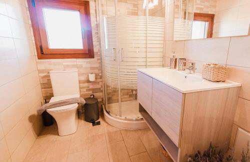 Alexi's House - Photo 15