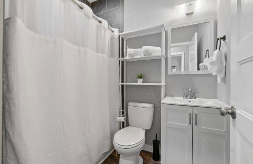 Secret Pool Cabana- Mins to Downtown and Beach - Foto 24