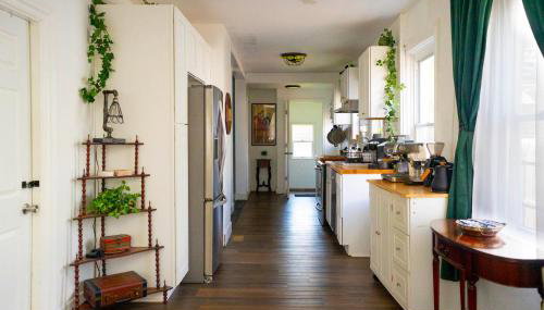 Walk Everywhere | 2-Bedroom House w/ Backyard - Foto 5