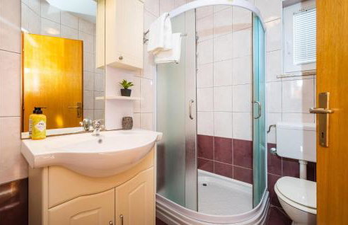 Gorgeous Apartment In Rtina With Wifi - Photo 21