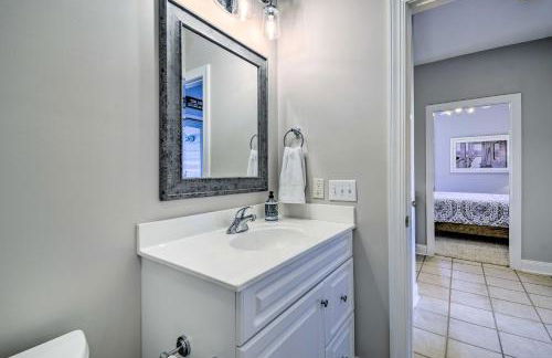 Spacious Southport Condo with Balcony! - Foto 29