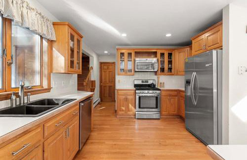 Spacious Home with Direct Pond Access! - Foto 9