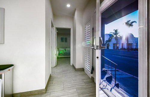 Stylish Modern Home, AC, Parking & Near FWYs - Foto 7