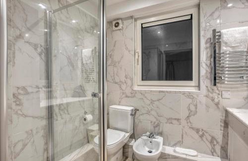 The Grande Mayfair Apartment - Photo 37