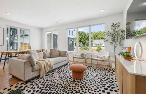 Nashville Townhouse with Rooftop & Modern Comfort - Foto 1