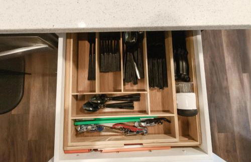 The Treehouse Spacious & Fun 2BR Retreat in the Heart of the Domain - Foto 35