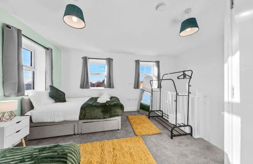 Opulent 2BR 2BA House with FREE Parking - Photo 19