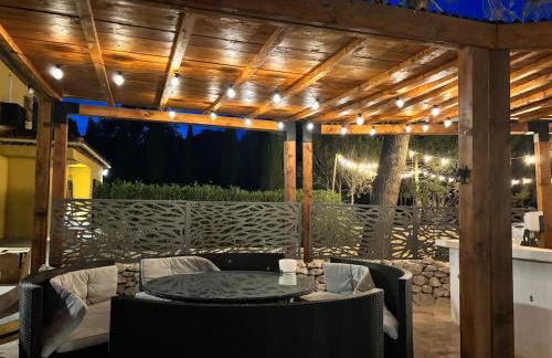 Villa Soleil Piscine Jacuzzi Pétanque Espace bbq billard et salons extérieurs - Foto 64