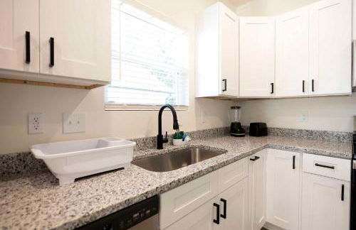 4 Min to Downtown - 10 to Elon - Washer and Dryer - Foto 18