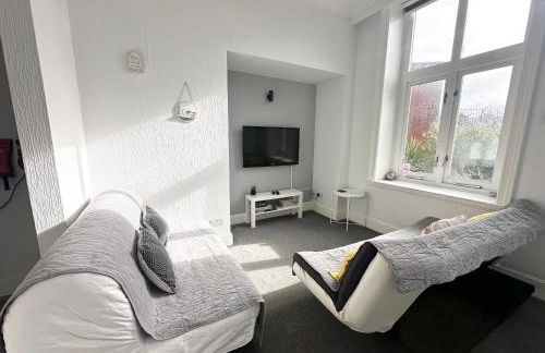 Burlington Mansions - FREE ALLOCATED PARKING - 8 mins walk to the beach - Gym - Pool Table - Brought to you by Coastline Retreats - Photo 17