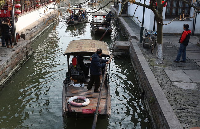 Shanghai Day Trip of Zhujiajiao Water Town, Jade Buddha Temple and Tianzifang - Foto 4