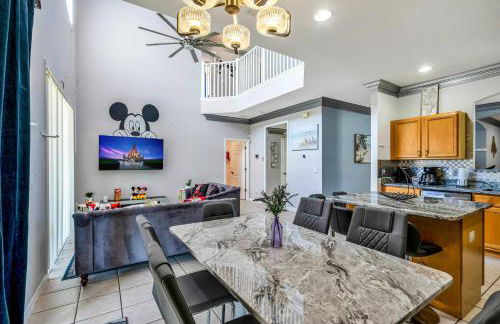 Spacious 7BR Retreat w Pool Game Room - Foto 25