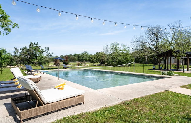 Upstay - Farmhouse on 10 Acres w Pool-tennis-games - Foto 1