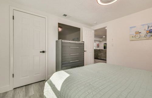 Canal Front Oasis w Heated Pool Close to the Beach - Foto 12