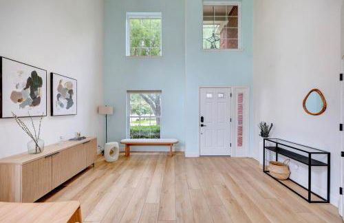 Modern Retreat Near Domain with Game Room and Gym - Foto 13