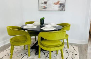 Luxurious Hidden Gem - Downtown Access - Balcony - Foto 30