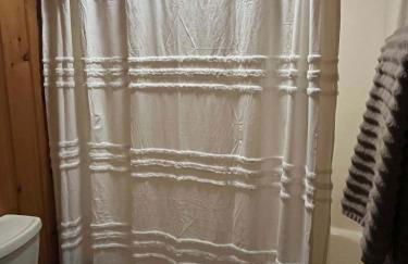 Luxurious Mountain Retreat with Hot Tub Jacuzzi Suite & Wood-Burning Fireplace - 10 Min to Boone - Foto 23