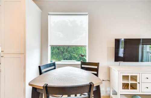 Modern Waveland Home with Deck - Walk to the Beach! - Foto 10