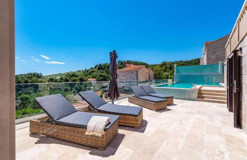 Villa Kadena - Luxury Seaside Villa with Private Heated Pool - Photo 10