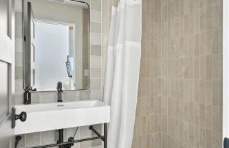 Kerns 6BR - New Spanish Style Group Stay - Photo 45