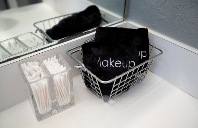 Gorgeous Urban Oasis W/hot Tub, Heated Pool And Private Movie Theater 3 Bedroom Home by RedAwning - Foto 26