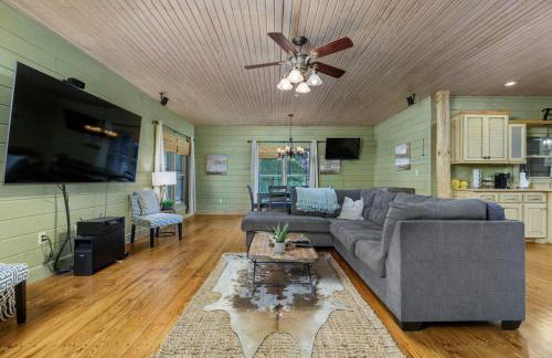 The Wagon Wheel Cabin Hot Tub Sleeps 10 Spacious - Foto 20