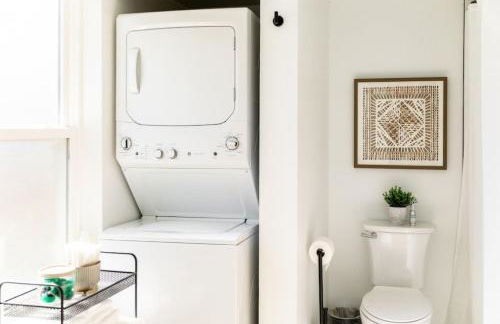 Stylish Downtown Nashville Condo with Patio & Free Parking - Foto 7