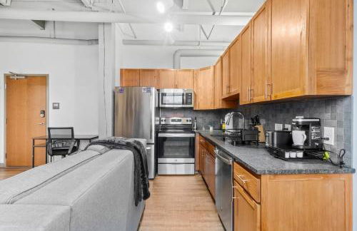 Downtown Loft l Cleveland l Parking l Cafe - Photo 9