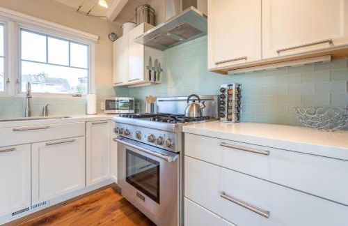 Ocean & Mountain View Home - Walk to Trails Beach Family Activities - Foto 8