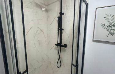 Large 6-Bedroom Family Home in Willenhall - Foto 8