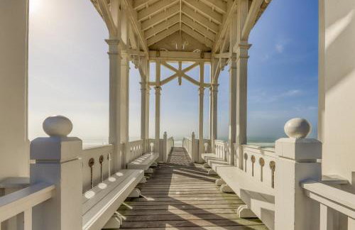 Carillon Beach condo with WiFi balcony pool and beach access - Foto 24