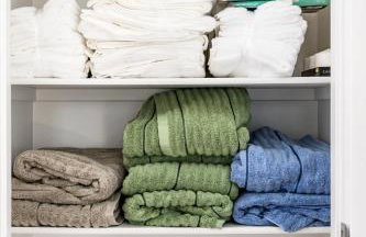 Spacious 5BR Getaway w Game Room & Modern Comfort - Photo 7