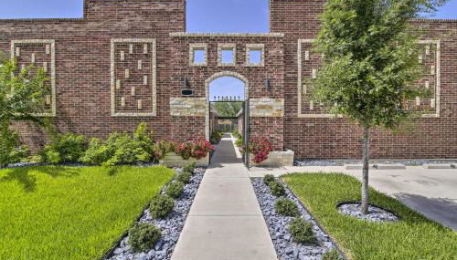 Private Patio Edinburg Couples Retreat! - Foto 3