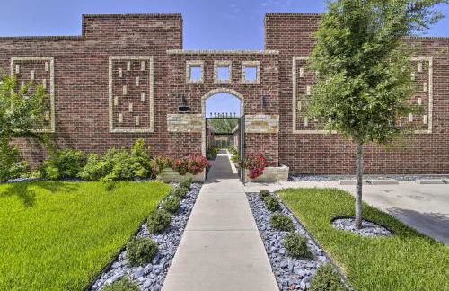 Private Patio Edinburg Couples Retreat! - Foto 3