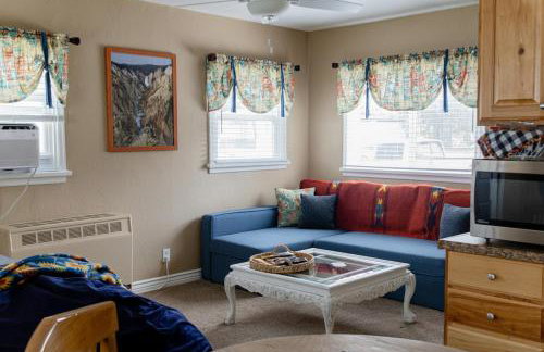 Our Little Yellow House - Foto 18