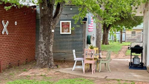 The Pit Stop - Photo 4