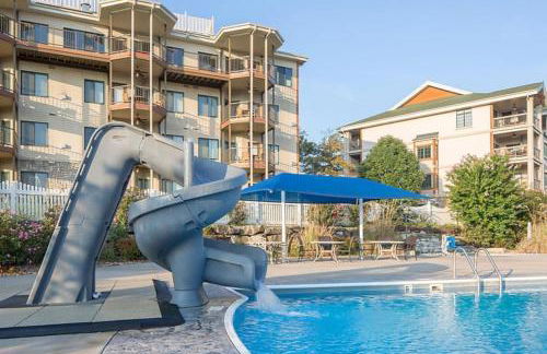 Relax surrounded by nature in this 1BD resort condo with resort amenities - Foto 23