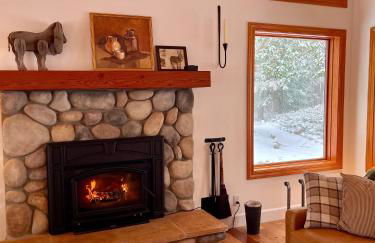 Lux, designer 8-acre retreat with private creek - Foto 6