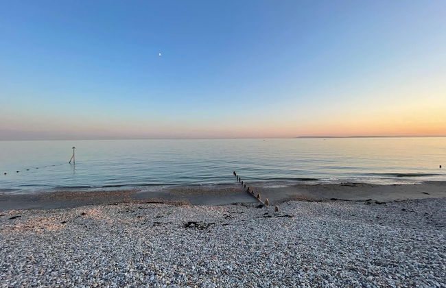 Charming Seaside Cottage - 5-min Walk to Beach - Photo 31