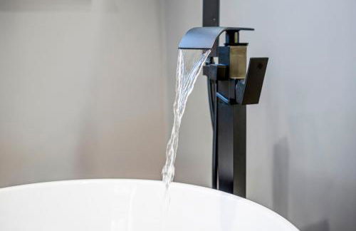 New Sunday River Ski Retreat with Hot Tub Spa - FirePit Sleeps 16 - Foto 37