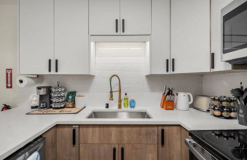 Brand New 2BR Queen Anne Condo Designer's Taste - Foto 22