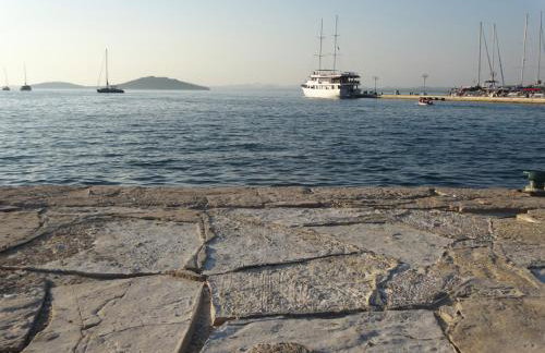 D HOUSE authentic Zlarin house, relaxing courtyard and terrace - Photo 38