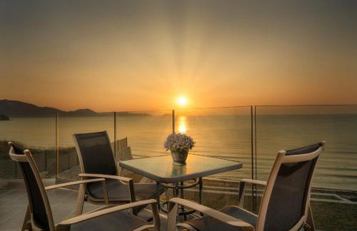 Violet Beach Front Private Villa - Foto 26