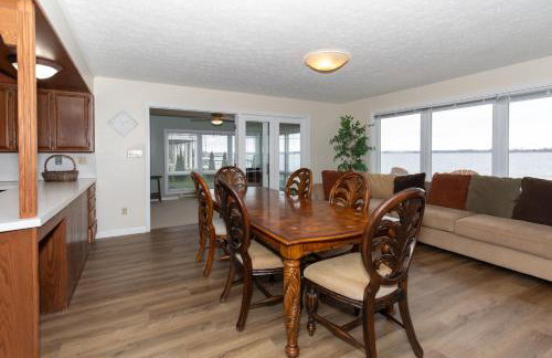 4 Bedroom Lakefront Home with Private Beach on Cedar Point Chaussee - Photo 31