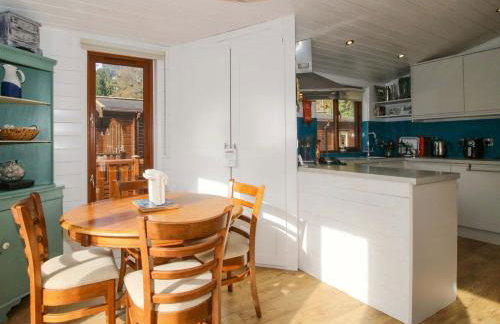 Astbury Falls Luxury Retreats - Photo 21