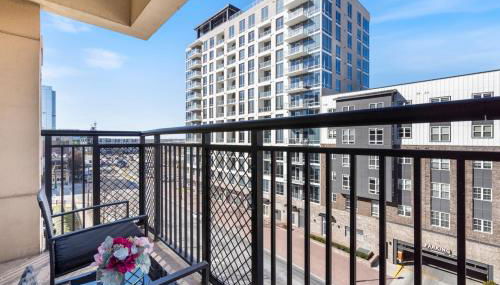 Bright Uptown Bliss - Free Parking, Walkable, Views - Foto 4