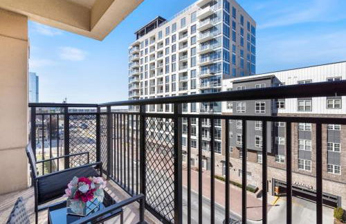 Bright Uptown Bliss - Free Parking, Walkable, Views - Foto 4