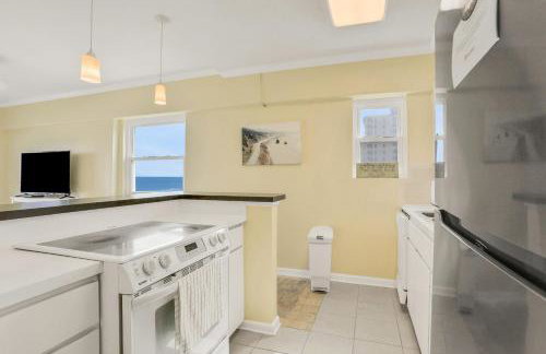 Oceanfront condo with pool, amazing view, balcony & beach access - Foto 13